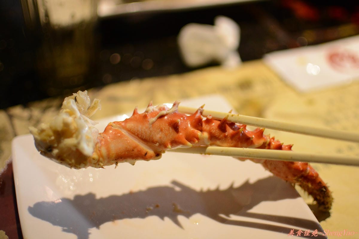 [台中西區]嗆頂級麻辣鴛鴦鍋吃到飽 中港店 – 759元帝王蟹、頂級鮑魚和天使紅蝦任你吃到飽。