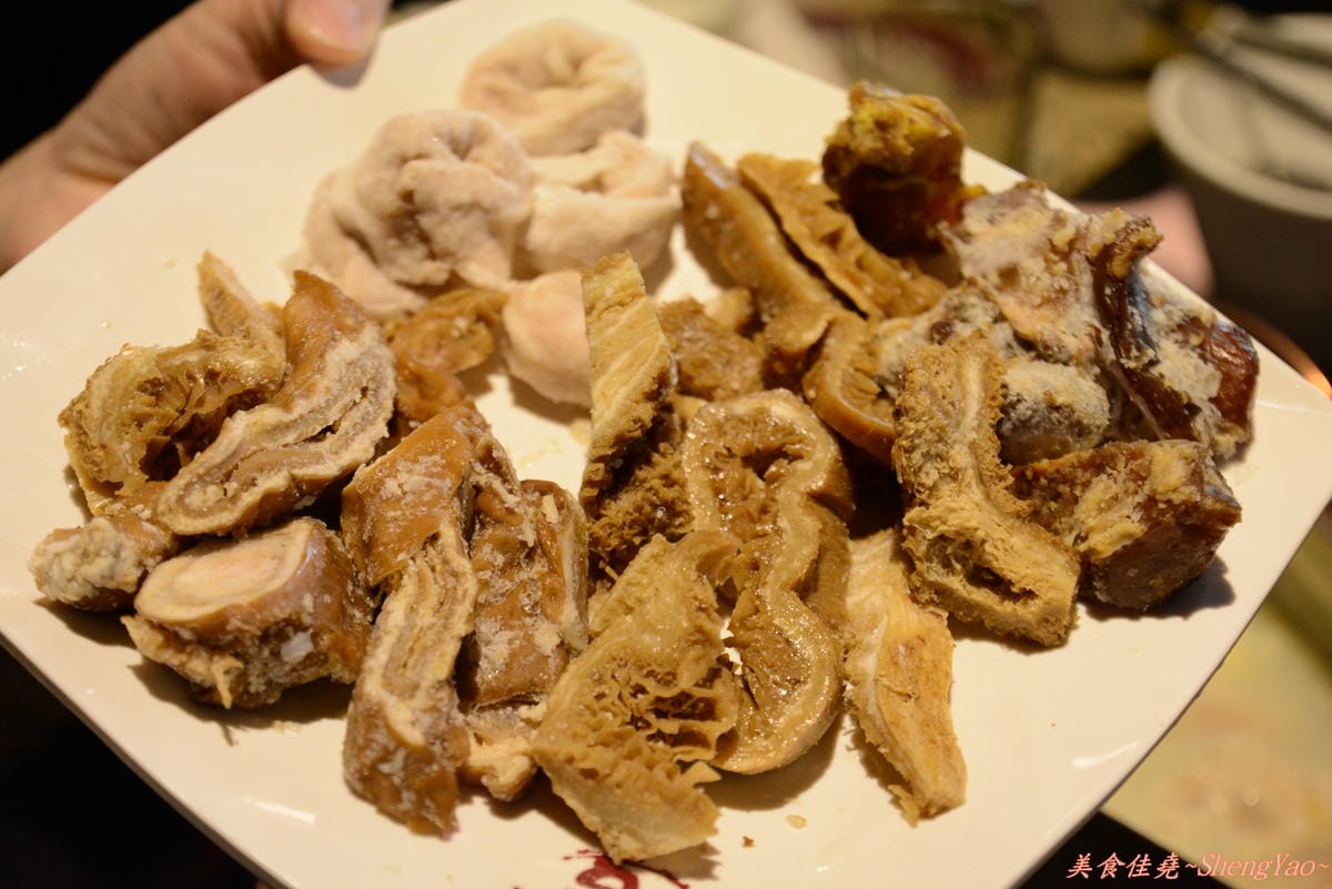 [台中西區]嗆頂級麻辣鴛鴦鍋吃到飽 中港店 – 759元帝王蟹、頂級鮑魚和天使紅蝦任你吃到飽。