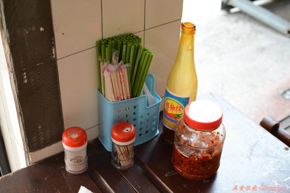 [台中沙鹿]拉仔麵 – 開幕沒多久的便宜傳統美食,有沒加辣差很多。