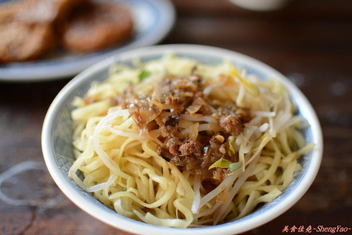 [台中沙鹿]拉仔麵 – 開幕沒多久的便宜傳統美食,有沒加辣差很多。
