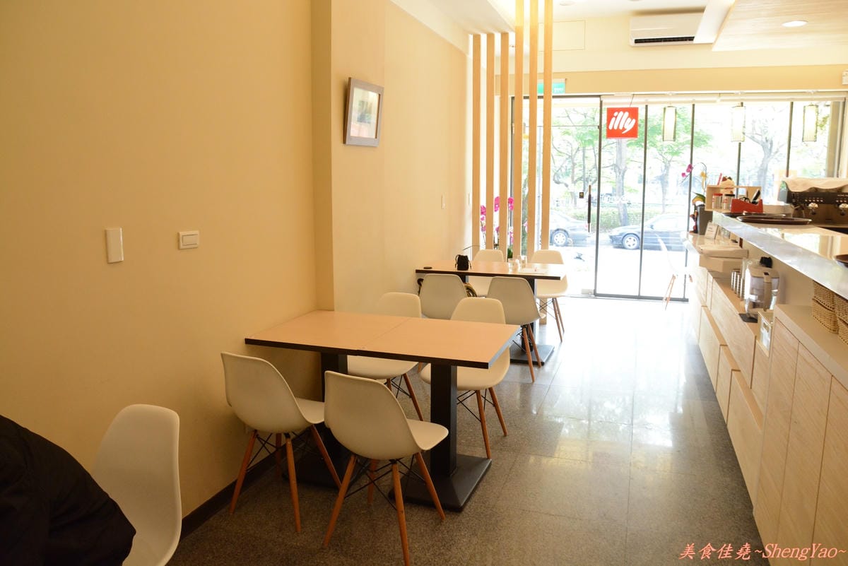 [台中西屯]EASY CAFE 簡單日子 – 第一次吃到這麼特別的鹹口味鬆餅(邀約試吃)