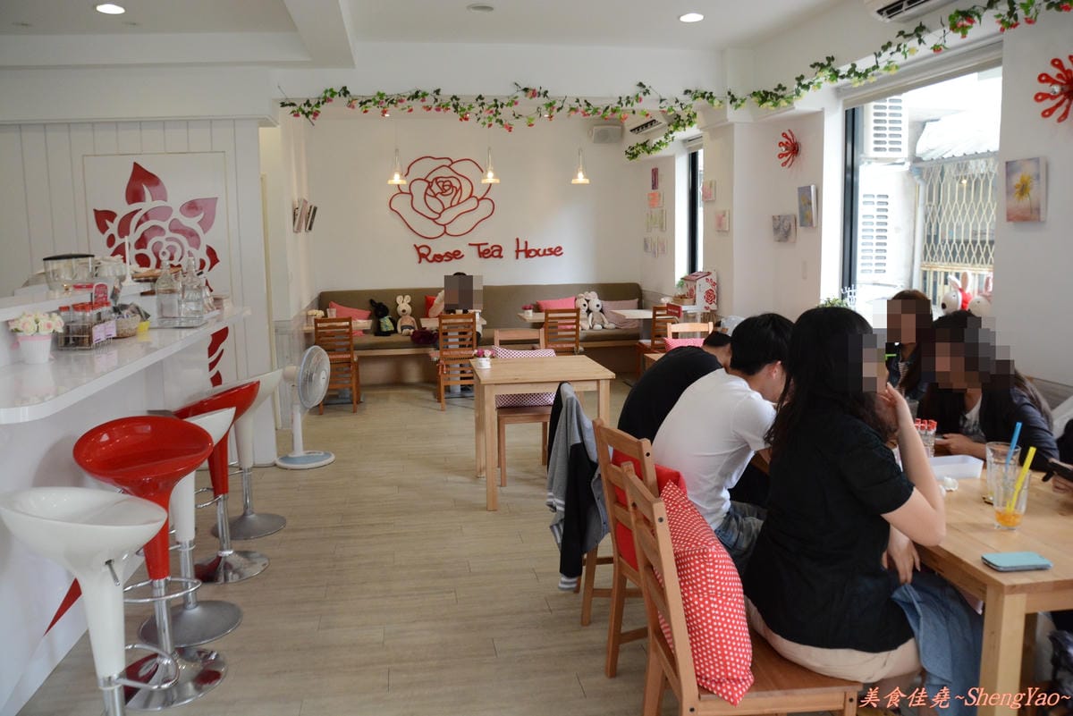 [台中西區]Rose Tea House – 不給預訂,每日限量販售的草莓磅蛋糕,沒吃到就要等冬天草莓季了。