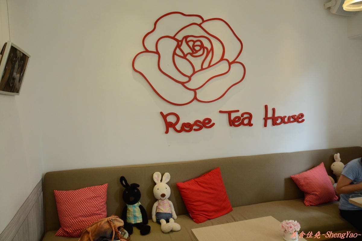 [台中西區]Rose Tea House – 不給預訂,每日限量販售的草莓磅蛋糕,沒吃到就要等冬天草莓季了。