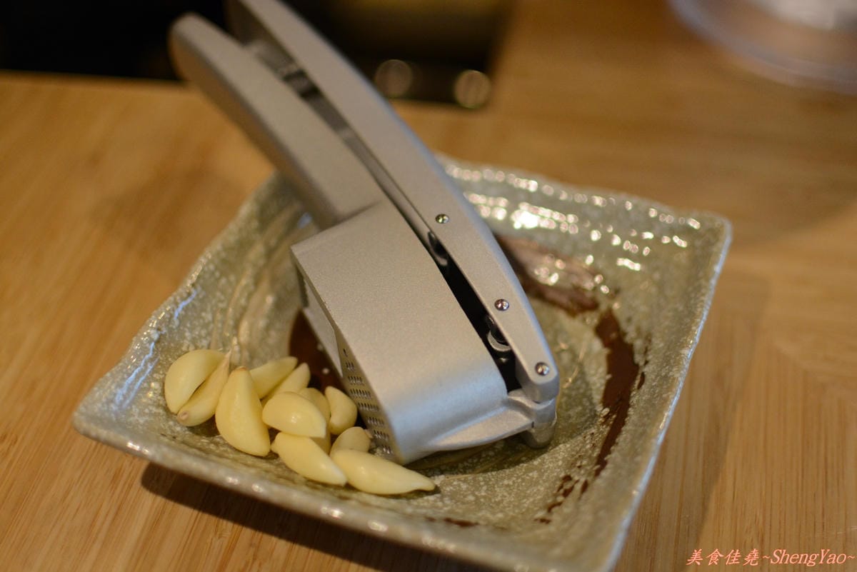 [台中西屯]麵屋-虎徹 – 販賣機點拉麵超特別、擁有日本調理師證照的台灣師傅開的拉麵店。