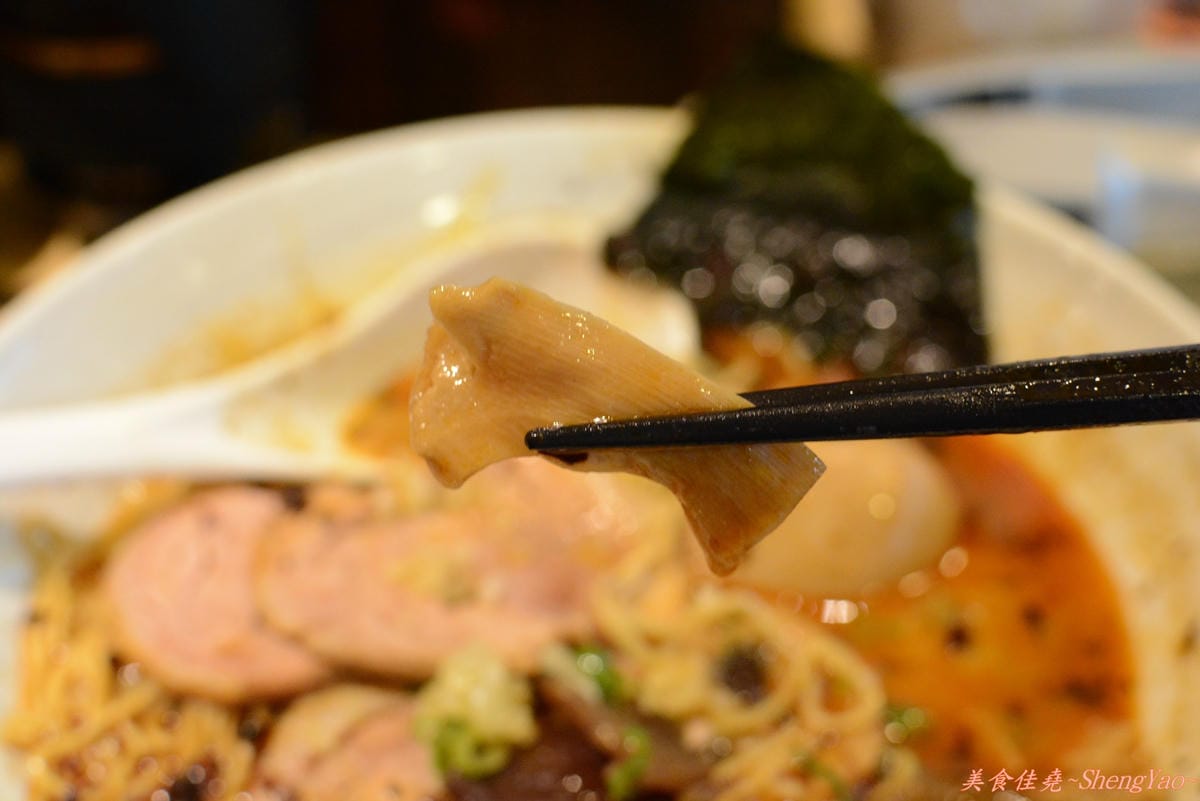 [台中西屯]麵屋-虎徹 – 販賣機點拉麵超特別、擁有日本調理師證照的台灣師傅開的拉麵店。