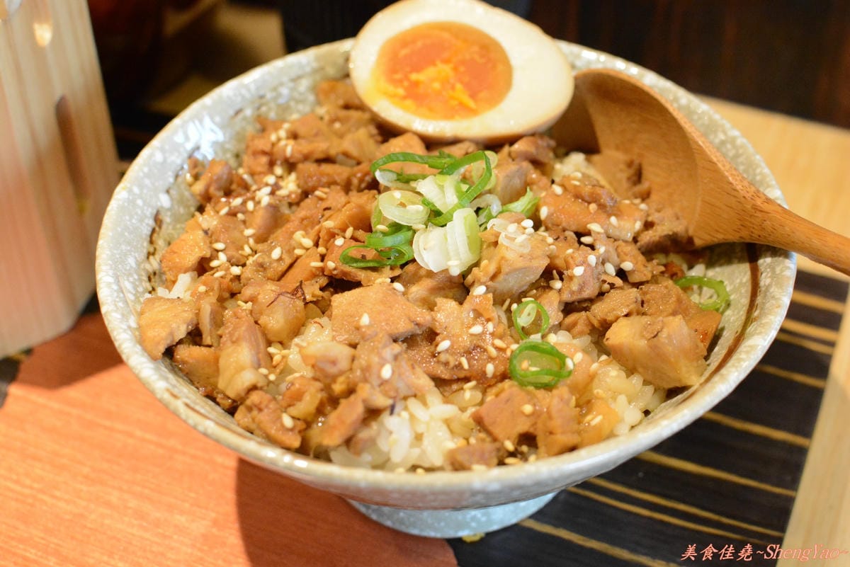 [台中西屯]麵屋-虎徹 – 販賣機點拉麵超特別、擁有日本調理師證照的台灣師傅開的拉麵店。