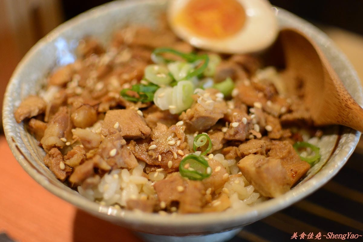 [台中西屯]麵屋-虎徹 – 販賣機點拉麵超特別、擁有日本調理師證照的台灣師傅開的拉麵店。