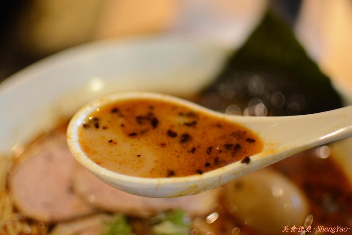 [台中西屯]麵屋-虎徹 – 販賣機點拉麵超特別、擁有日本調理師證照的台灣師傅開的拉麵店。