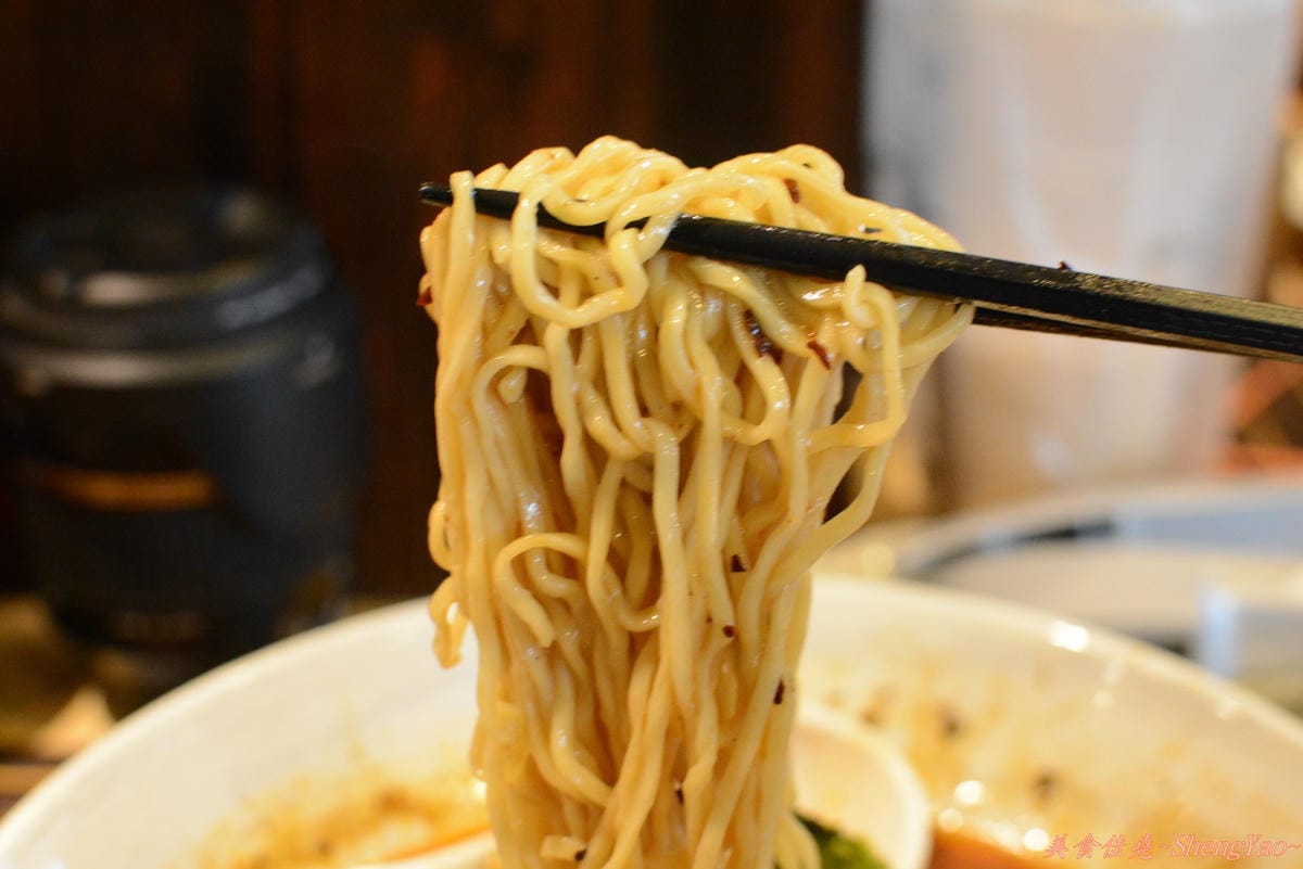 [台中西屯]麵屋-虎徹 – 販賣機點拉麵超特別、擁有日本調理師證照的台灣師傅開的拉麵店。