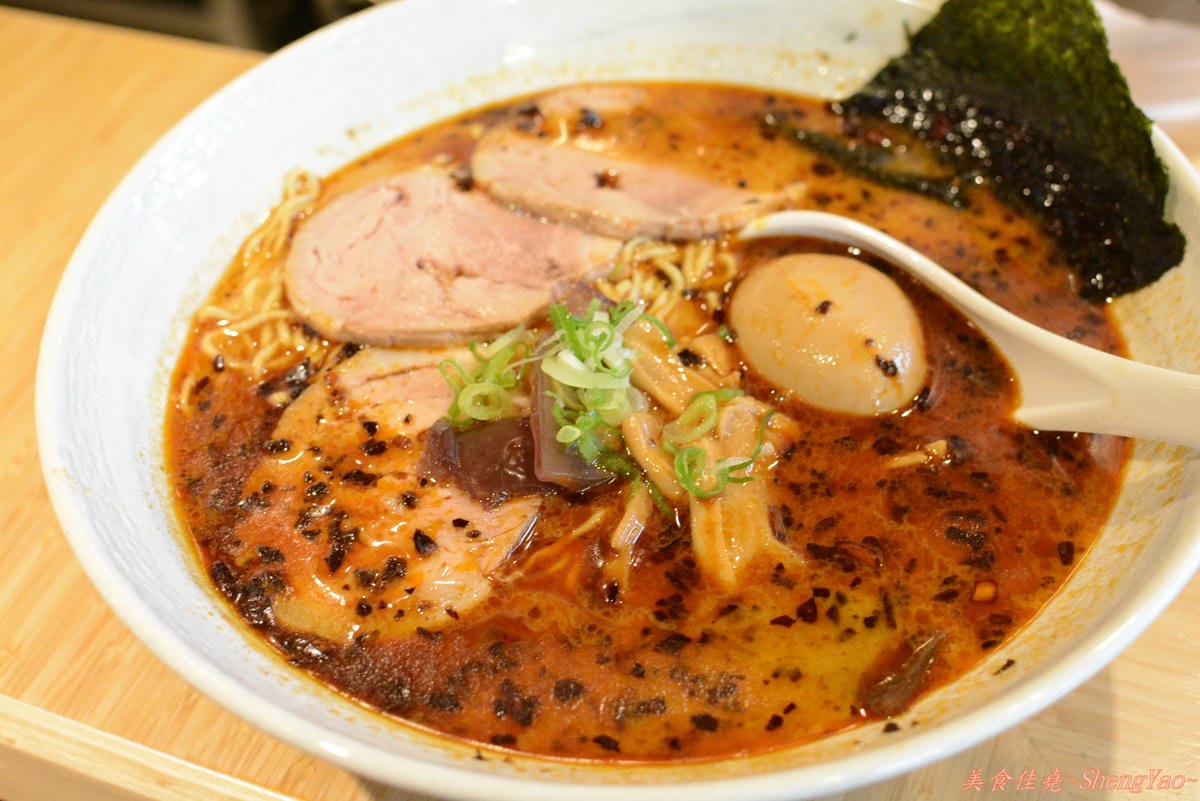 [台中西屯]麵屋-虎徹 – 販賣機點拉麵超特別、擁有日本調理師證照的台灣師傅開的拉麵店。