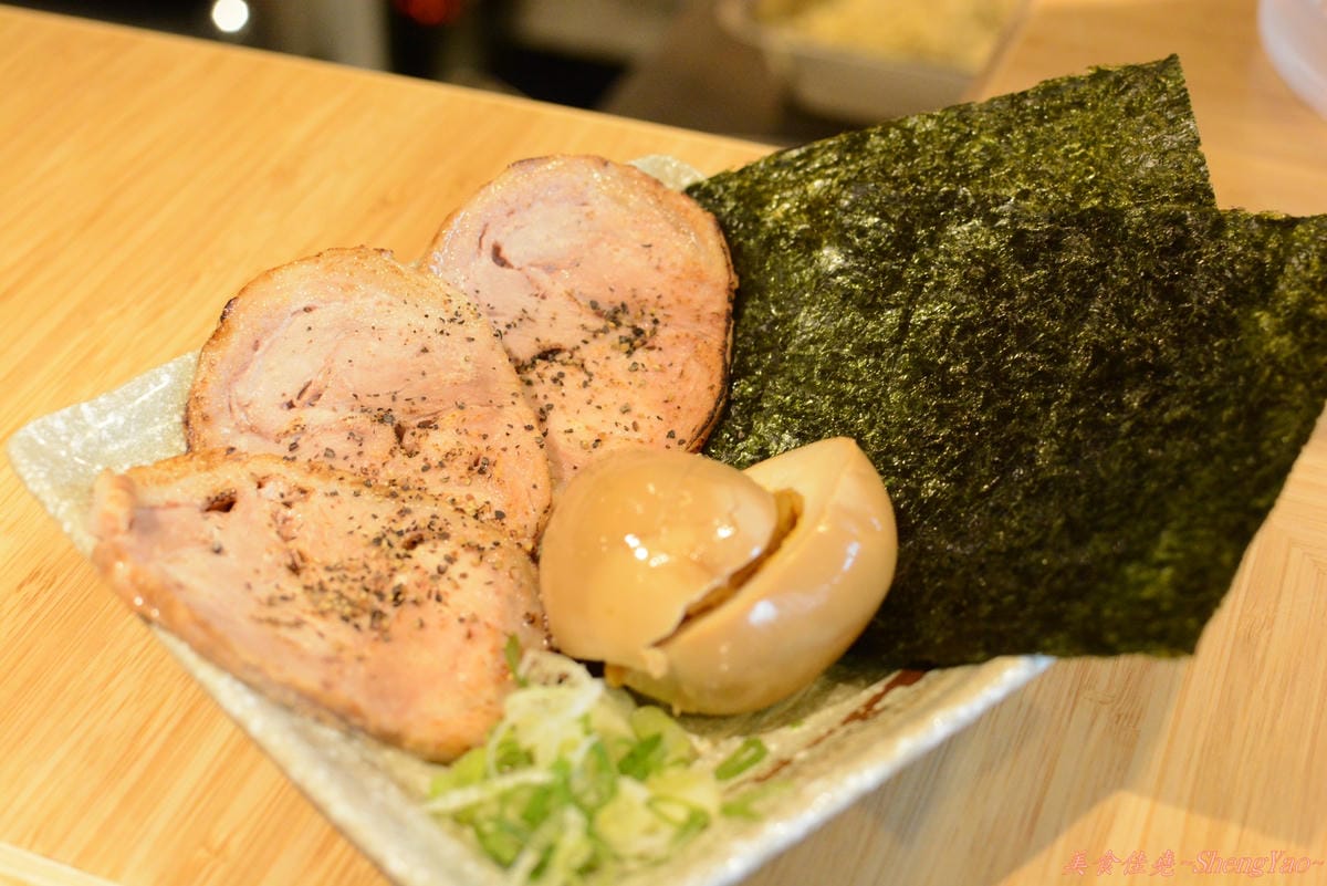 [台中西屯]麵屋-虎徹 – 販賣機點拉麵超特別、擁有日本調理師證照的台灣師傅開的拉麵店。