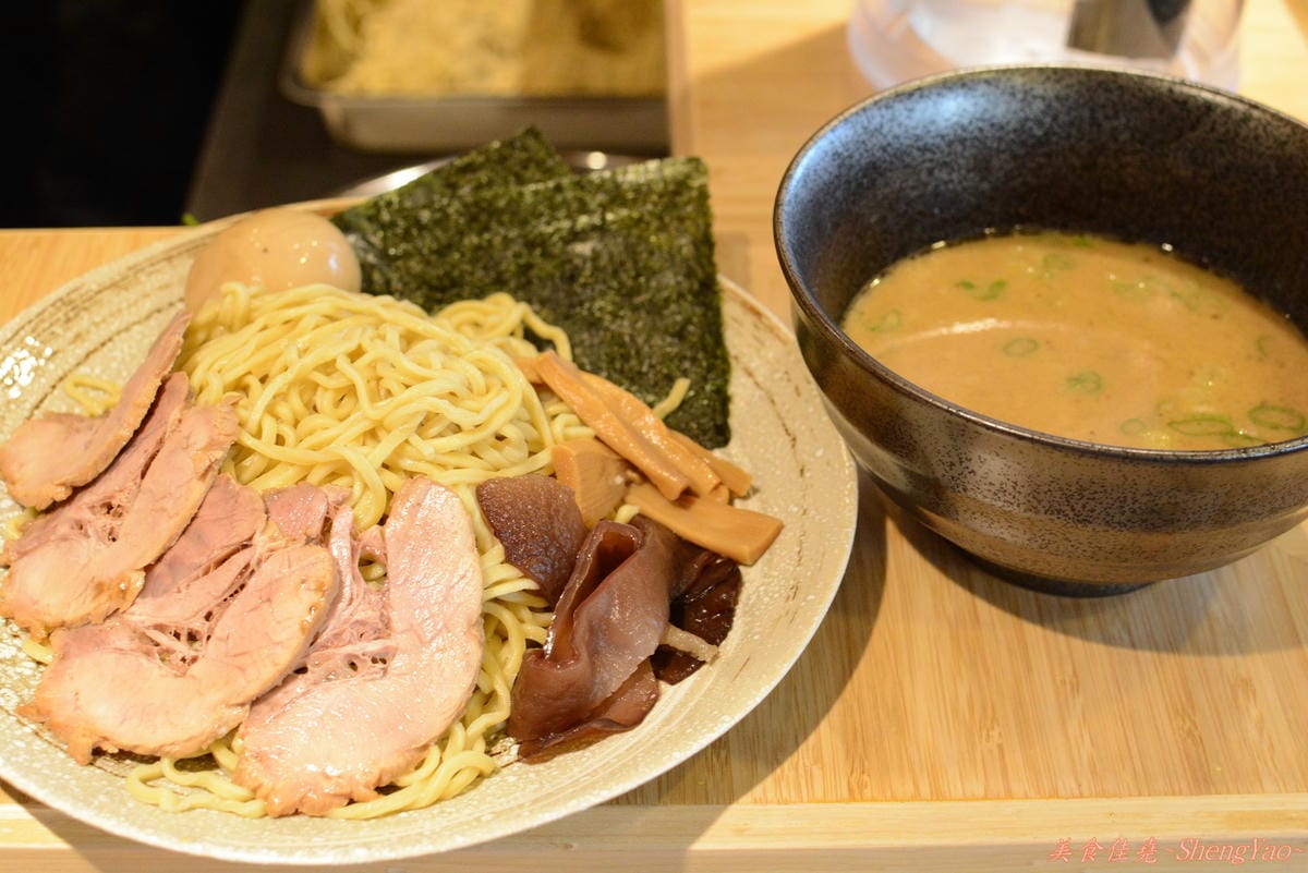 [台中西屯]麵屋-虎徹 – 販賣機點拉麵超特別、擁有日本調理師證照的台灣師傅開的拉麵店。