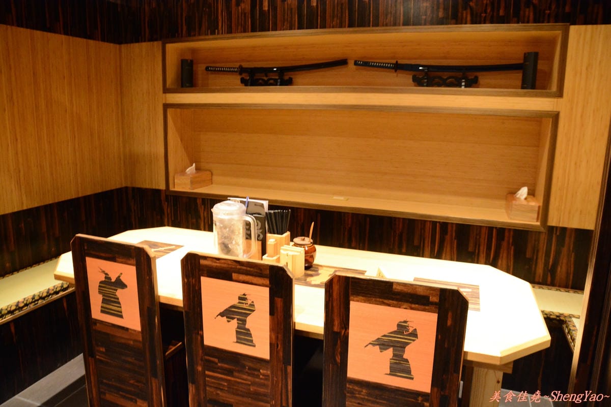 [台中西屯]麵屋-虎徹 – 販賣機點拉麵超特別、擁有日本調理師證照的台灣師傅開的拉麵店。