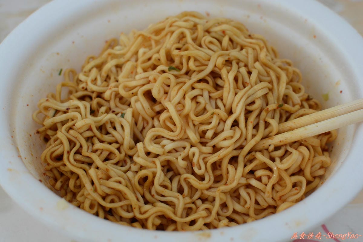 [嚐鮮]維力大乾麵”辣子雞”新口味 & 愛之味水果泡菜