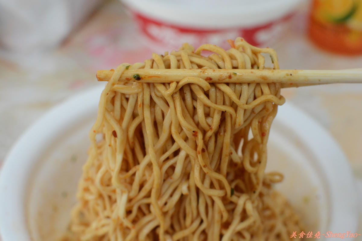 [嚐鮮]維力大乾麵”辣子雞”新口味 & 愛之味水果泡菜