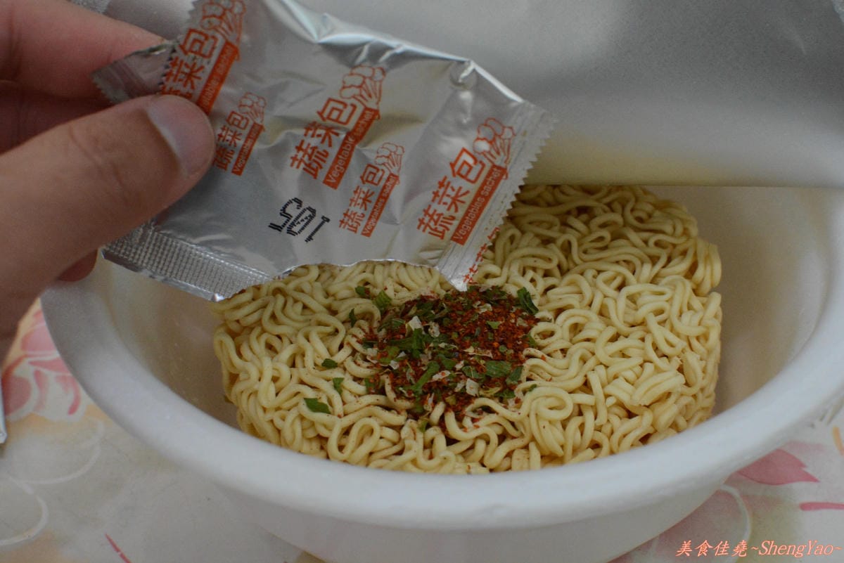 [嚐鮮]維力大乾麵”辣子雞”新口味 & 愛之味水果泡菜
