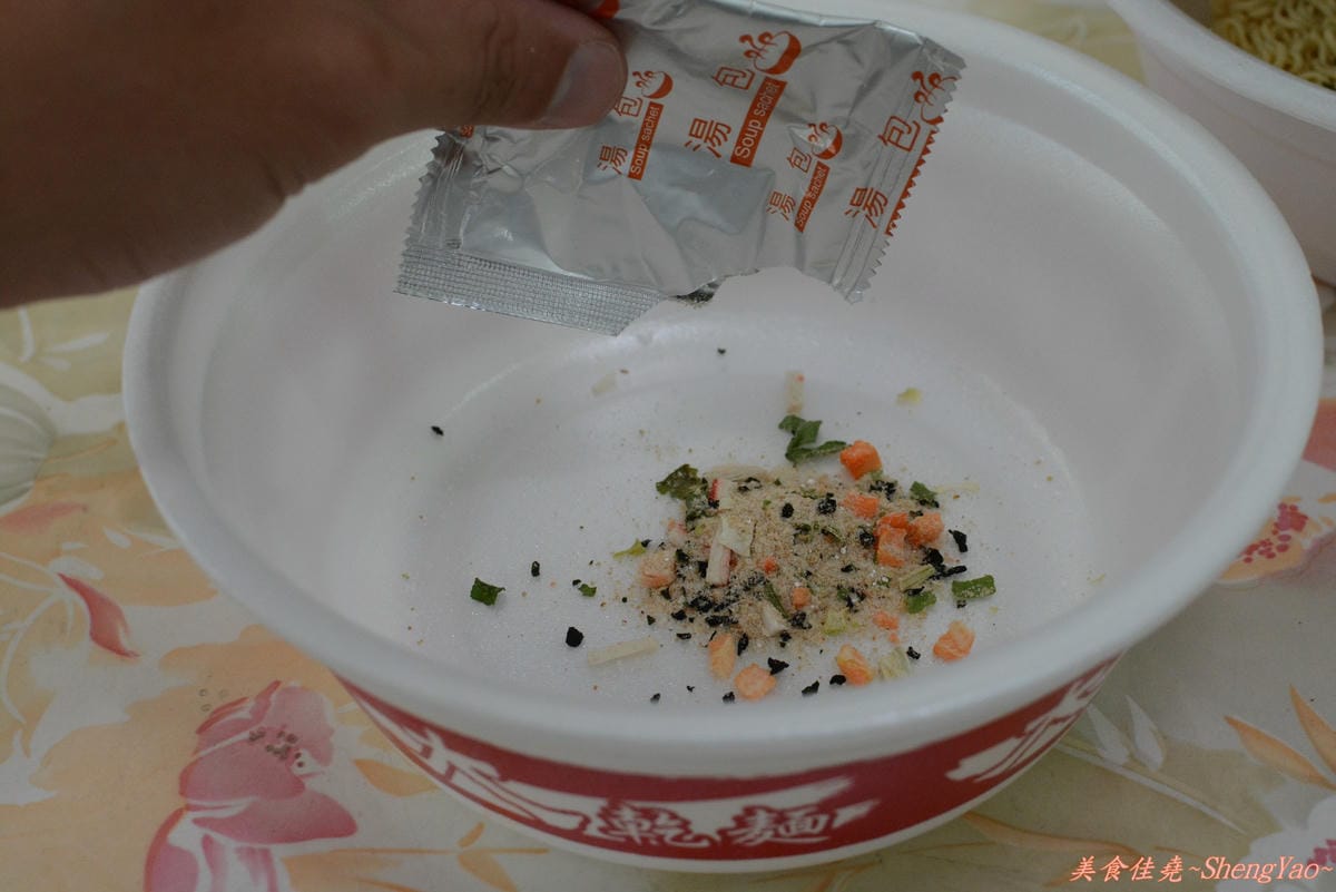 [嚐鮮]維力大乾麵”辣子雞”新口味 & 愛之味水果泡菜