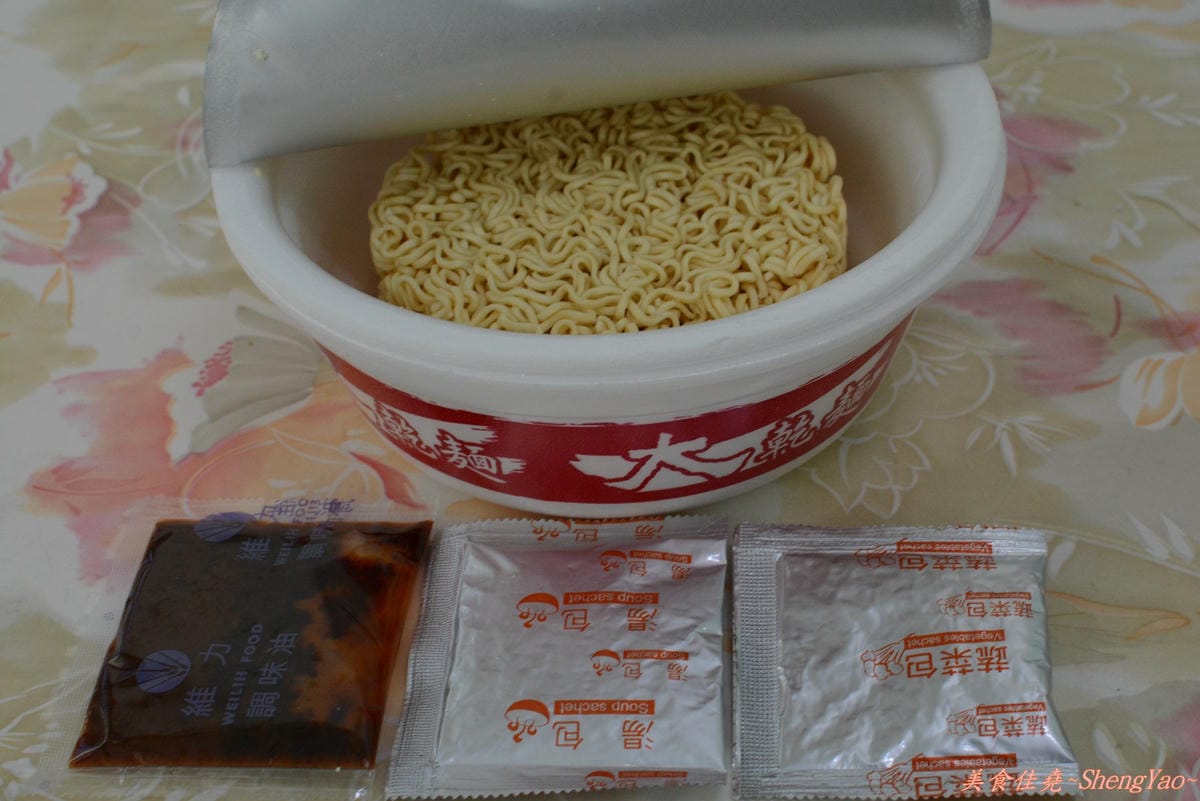 [嚐鮮]維力大乾麵”辣子雞”新口味 & 愛之味水果泡菜