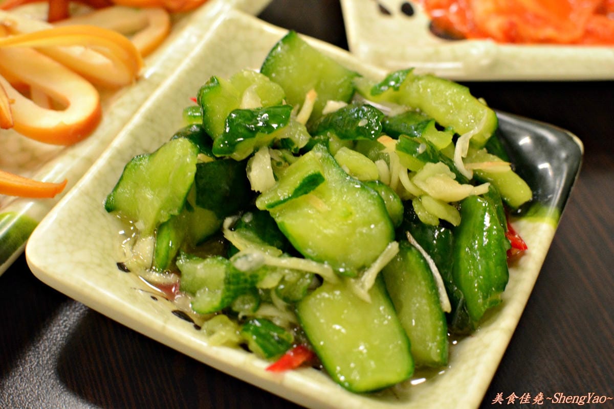 [台中清水]鮮味饌 – 加了碎皮蛋的麻辣乾麵很特別,還不錯吃。
