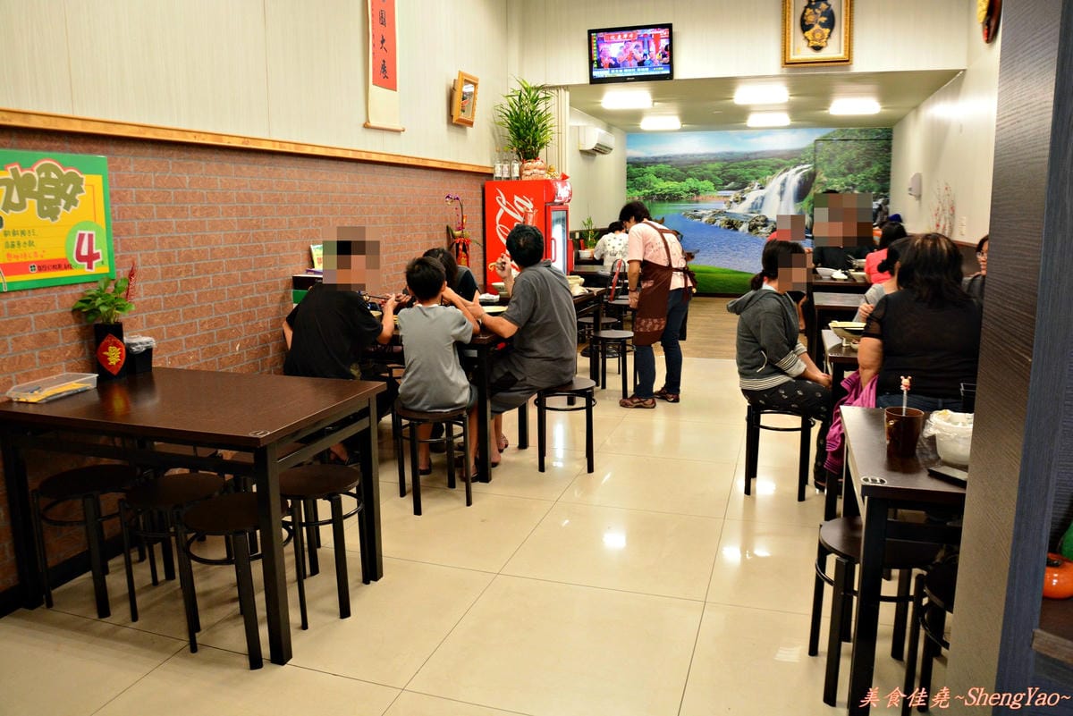 [台中清水]鮮味饌 – 加了碎皮蛋的麻辣乾麵很特別,還不錯吃。