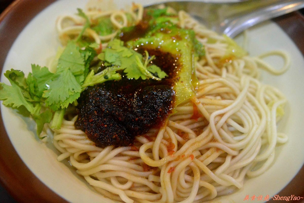 [台中西屯]涼師父大腸蚵仔麵線 – 幾乎樣樣都好吃,蘋果日報採訪過的逢甲美食。
