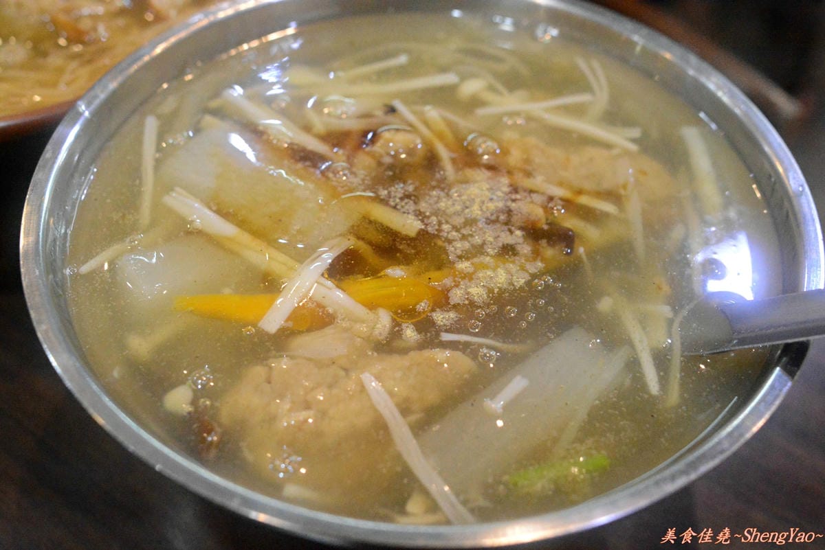 [台中西屯]涼師父大腸蚵仔麵線 – 幾乎樣樣都好吃,蘋果日報採訪過的逢甲美食。