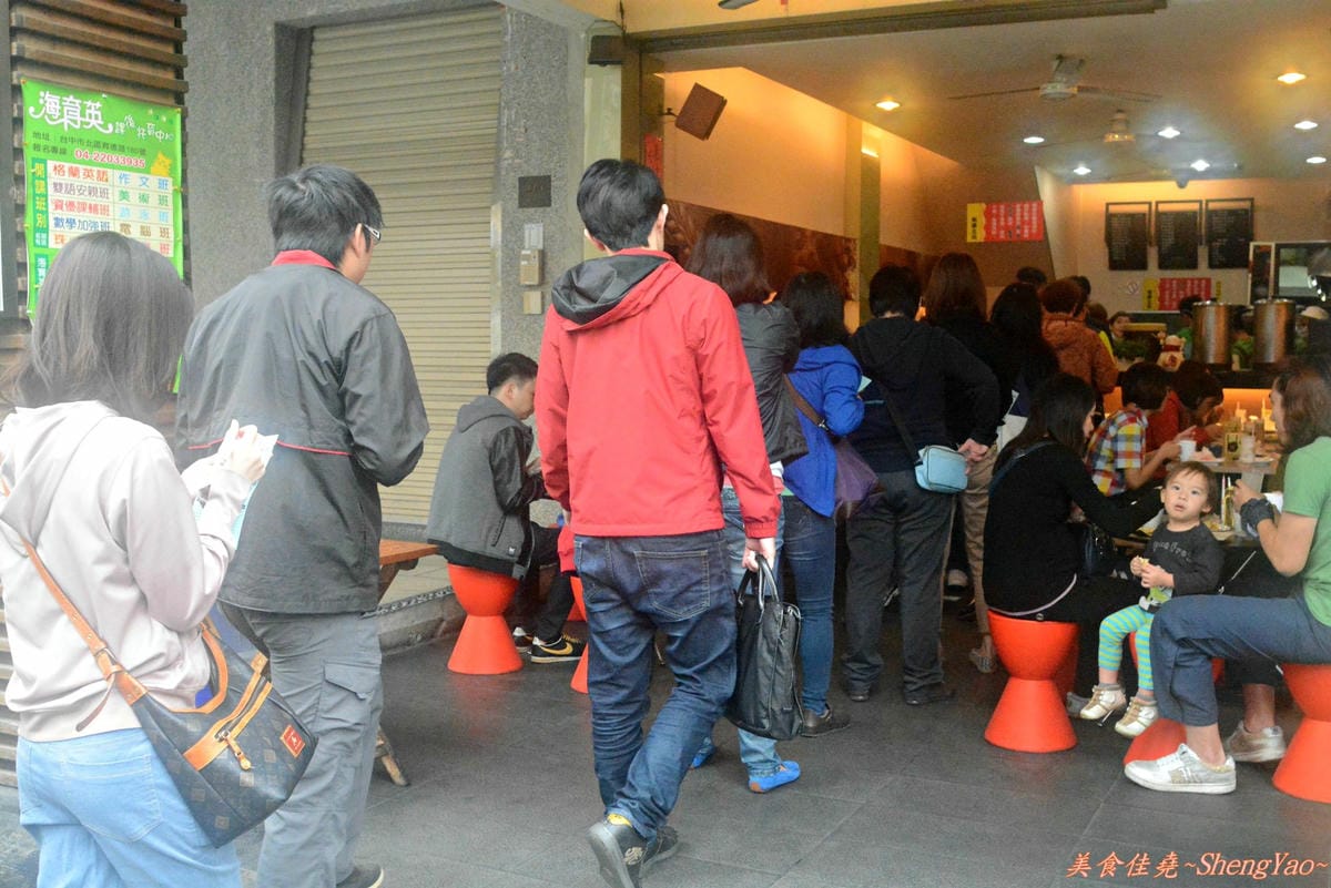 [台中西區]肉蛋土司 – 無時無刻都在排隊的超人氣早餐店。
