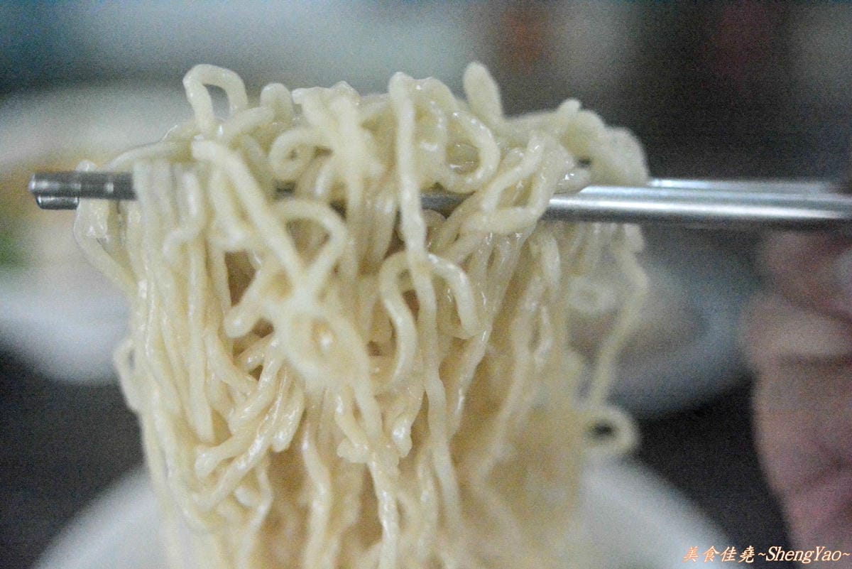 [台中清水]潮州手工餛飩麵 – 手工麵條好吃有特色,口味略為清淡。