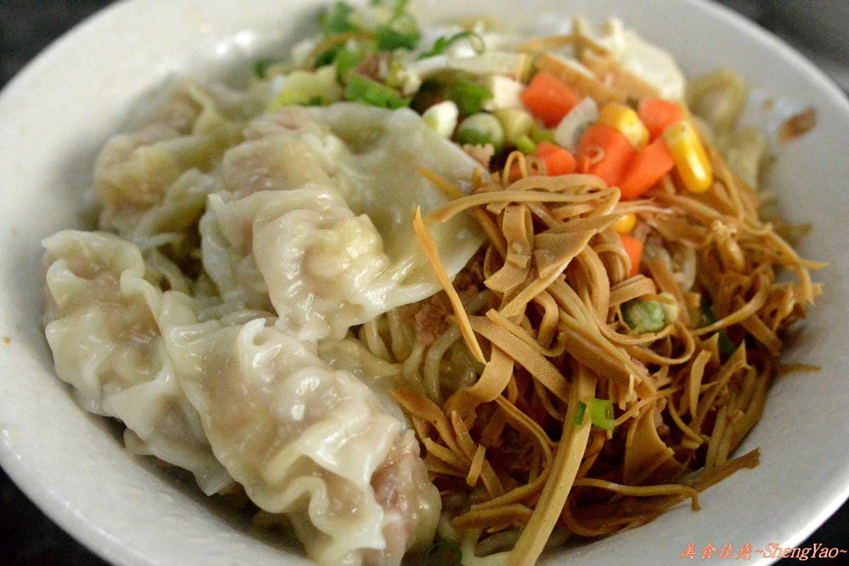 [台中清水]潮州手工餛飩麵 – 手工麵條好吃有特色,口味略為清淡。