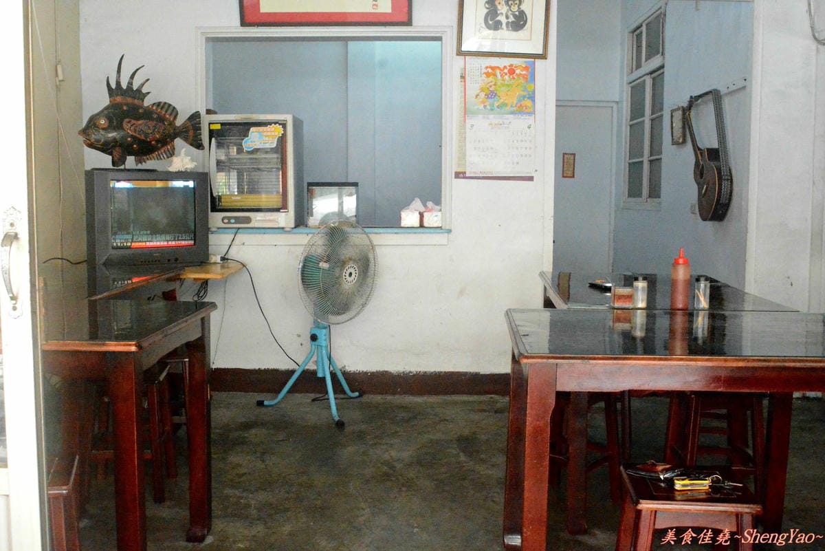 [台中清水]潮州手工餛飩麵 – 手工麵條好吃有特色,口味略為清淡。