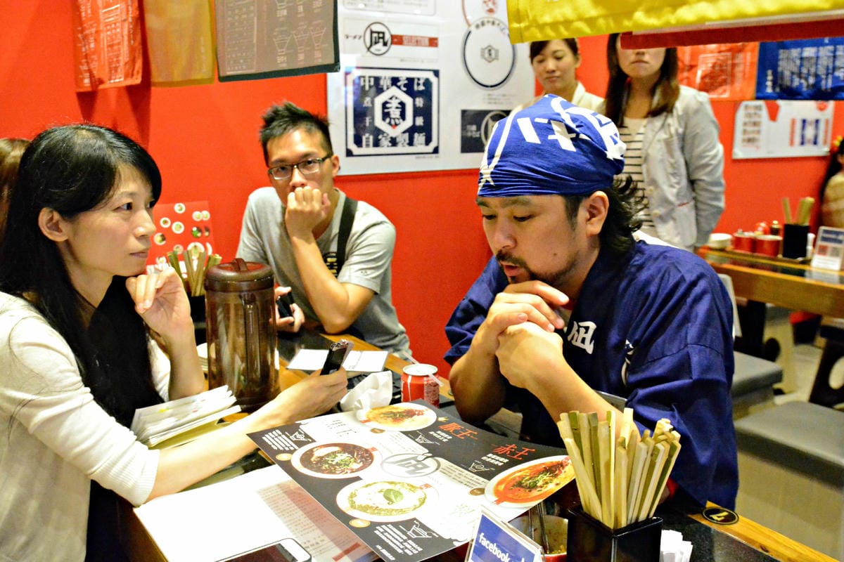[台中西屯]ラーメン凪(NAGI)豚骨拉麵 台中老虎城店 – 不敢說宇宙最強,但應該是台中目前最強拉麵了(邀約試吃生田智志師傅採訪畫面)。