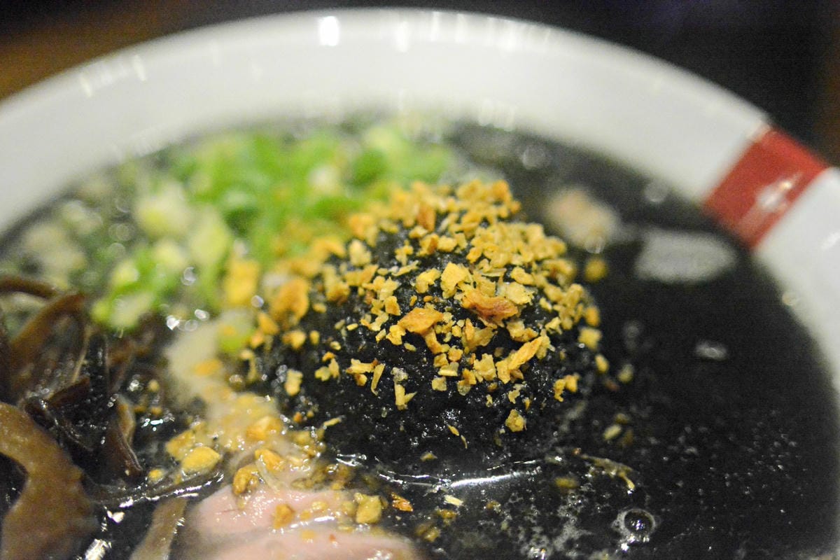 [台中西屯]ラーメン凪(NAGI)豚骨拉麵 台中老虎城店 – 不敢說宇宙最強,但應該是台中目前最強拉麵了(邀約試吃生田智志師傅採訪畫面)。
