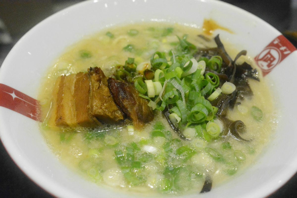 [台中西屯]ラーメン凪(NAGI)豚骨拉麵 台中老虎城店 – 不敢說宇宙最強,但應該是台中目前最強拉麵了(邀約試吃生田智志師傅採訪畫面)。