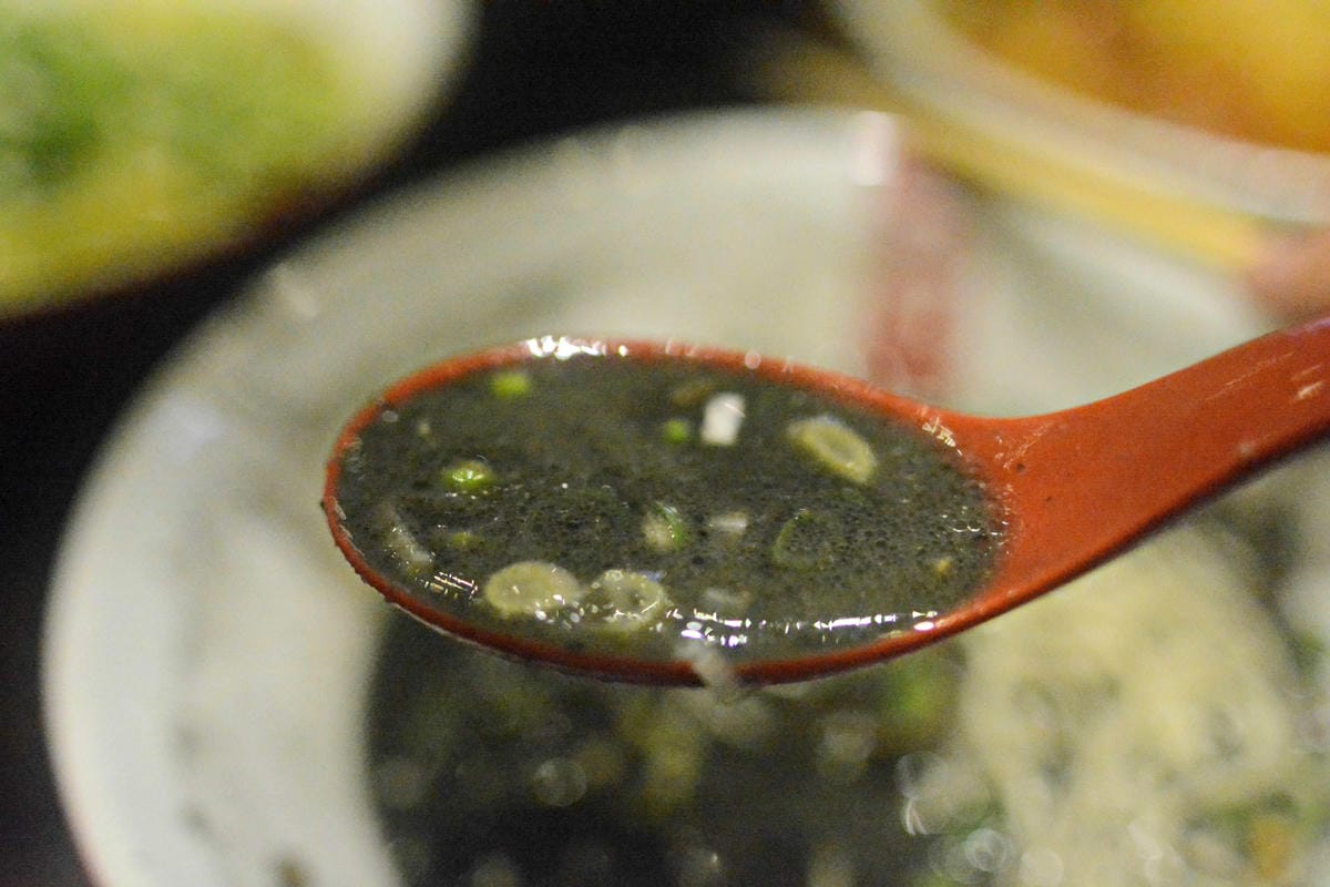 [台中西屯]ラーメン凪(NAGI)豚骨拉麵 台中老虎城店 – 不敢說宇宙最強,但應該是台中目前最強拉麵了(邀約試吃生田智志師傅採訪畫面)。