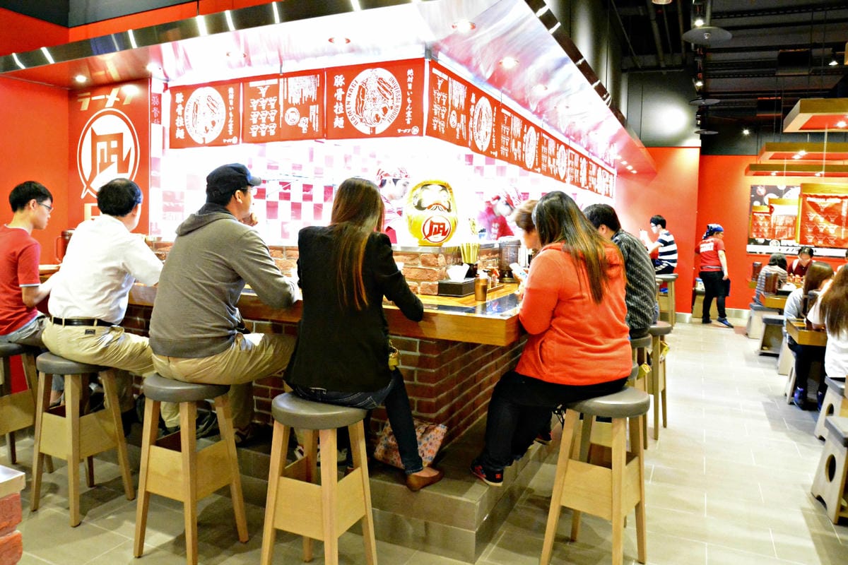 [台中西屯]ラーメン凪(NAGI)豚骨拉麵 台中老虎城店 – 不敢說宇宙最強,但應該是台中目前最強拉麵了(邀約試吃生田智志師傅採訪畫面)。