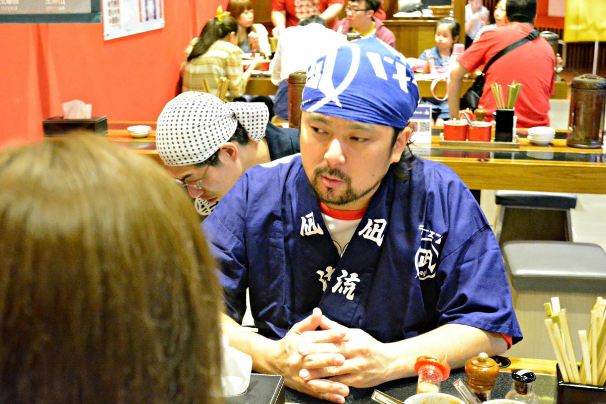 [台中西屯]ラーメン凪(NAGI)豚骨拉麵 台中老虎城店 – 不敢說宇宙最強,但應該是台中目前最強拉麵了(邀約試吃生田智志師傅採訪畫面)。