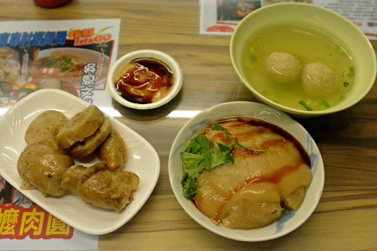 [台中西屯]虎尾阿嬤肉圓 – 媒體採訪報導過的百年歷史肉圓老店(原”吳興街虎尾阿嬤肉圓”)。