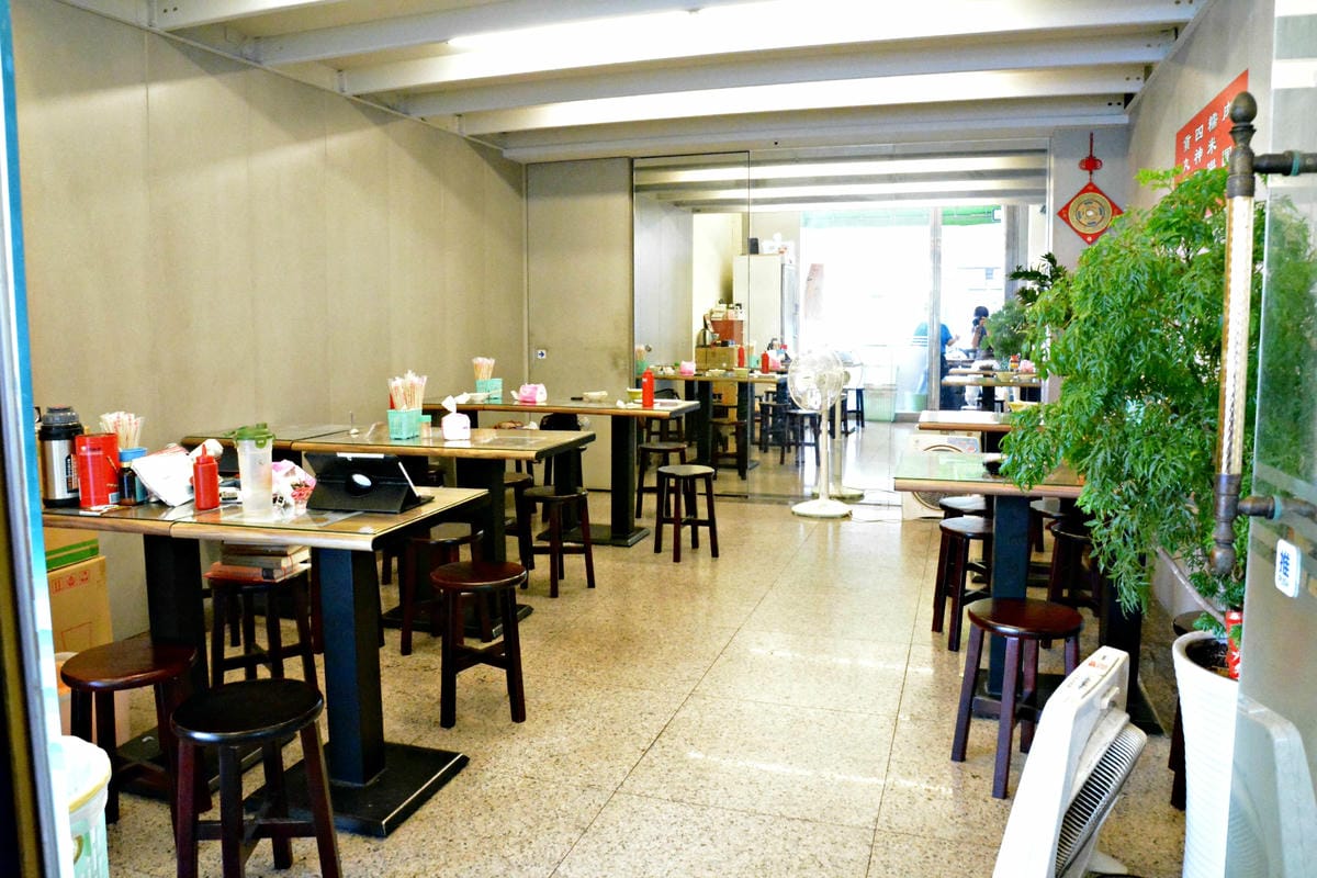 [台中西屯]虎尾阿嬤肉圓 – 媒體採訪報導過的百年歷史肉圓老店(原”吳興街虎尾阿嬤肉圓”)。