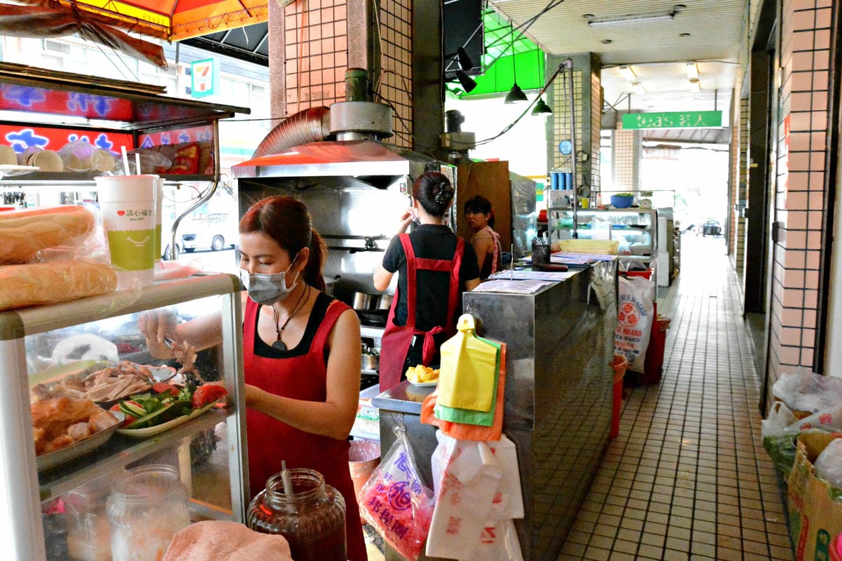 [台中西屯]西屯區上石路越南美食 – 便宜衛生又好吃的偏台式口味越南美食。