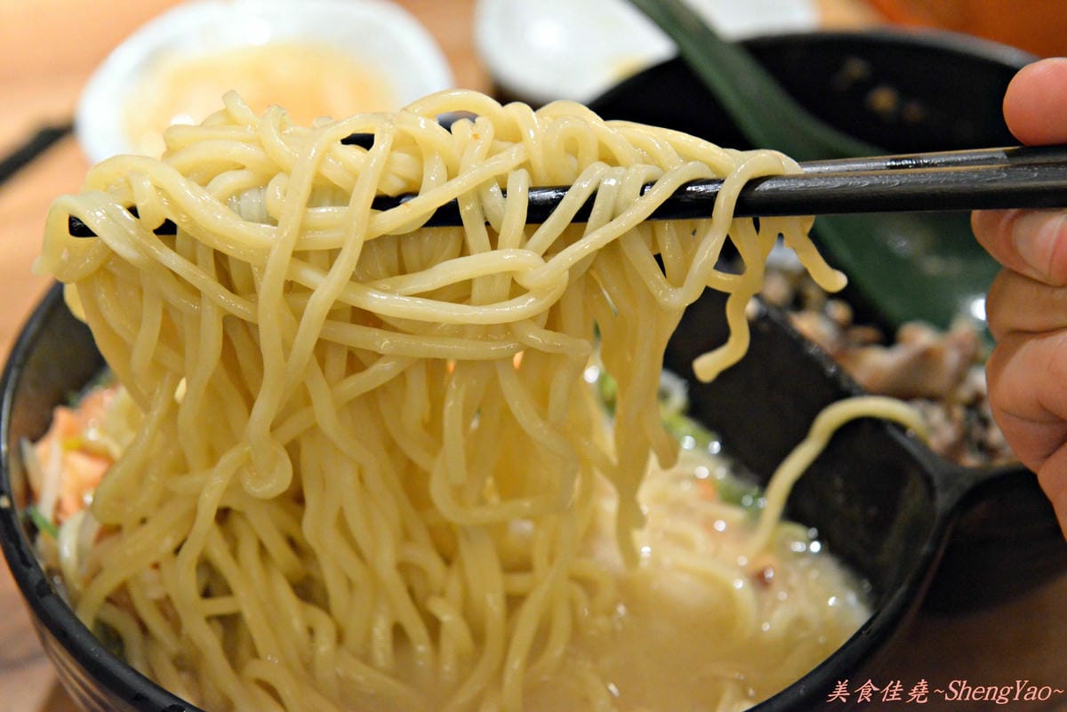 [台中北區]赤坂拉麵 崇德店 – 麵條不優,但是湯頭好,口味多變,份量大。(已歇業)