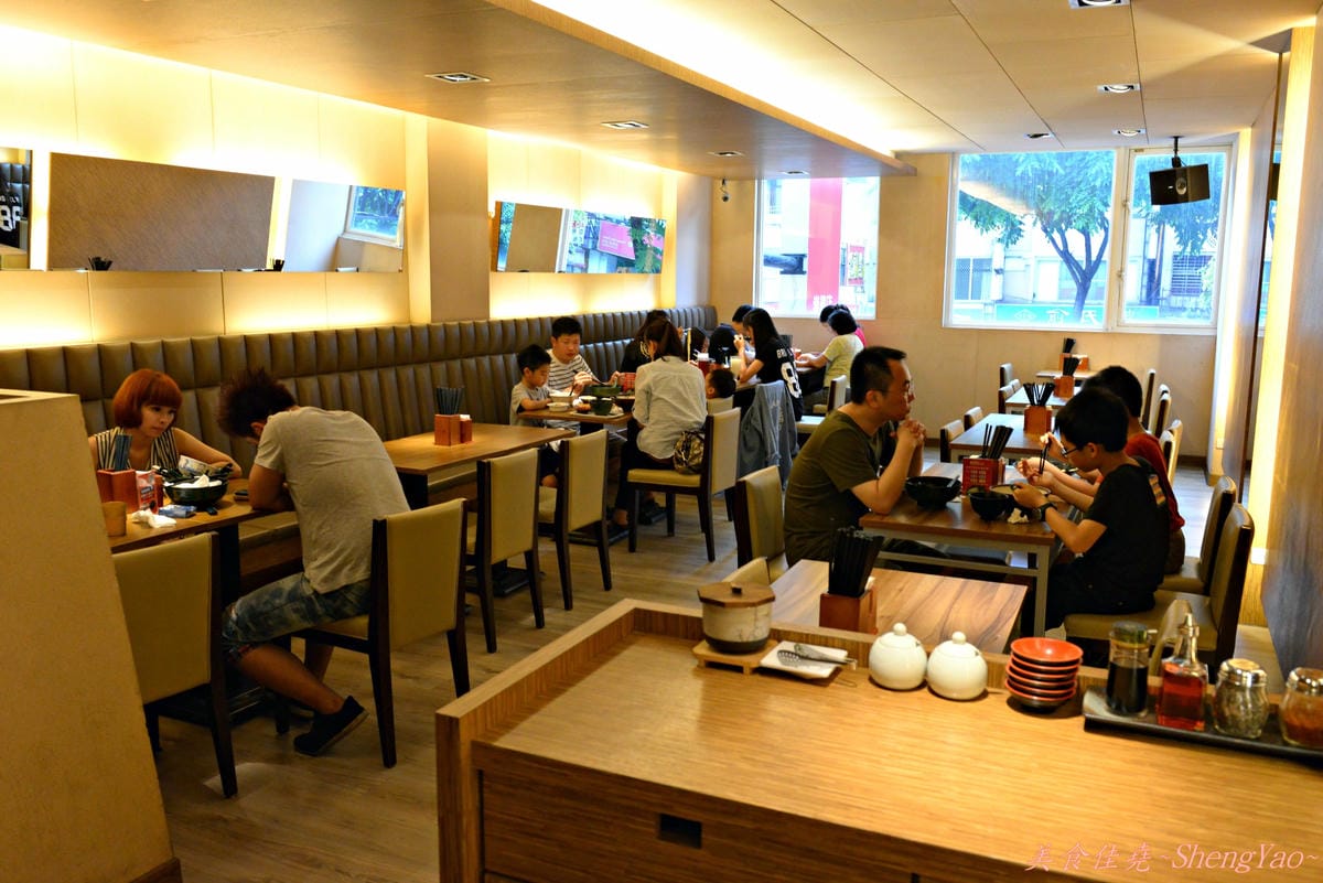 [台中北區]赤坂拉麵 崇德店 – 麵條不優,但是湯頭好,口味多變,份量大。(已歇業)