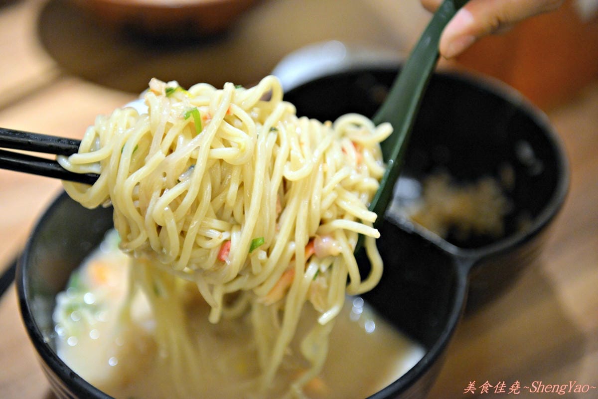 [台中北區]赤坂拉麵 崇德店 – 麵條不優,但是湯頭好,口味多變,份量大。(已歇業)