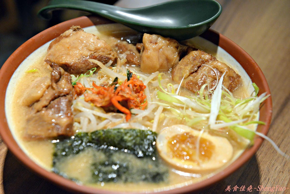 [台中北區]赤坂拉麵 崇德店 – 麵條不優,但是湯頭好,口味多變,份量大。(已歇業)