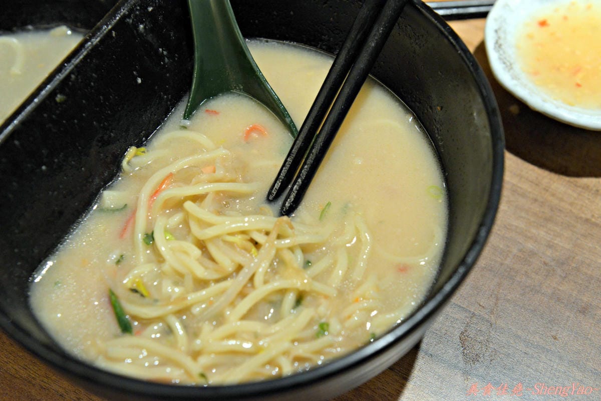 [台中北區]赤坂拉麵 崇德店 – 麵條不優,但是湯頭好,口味多變,份量大。(已歇業)
