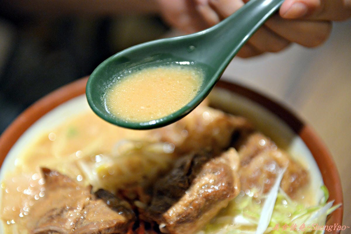 [台中北區]赤坂拉麵 崇德店 – 麵條不優,但是湯頭好,口味多變,份量大。(已歇業)