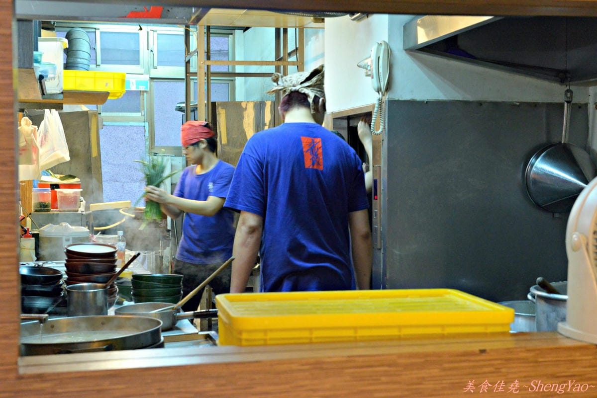 [台中北區]赤坂拉麵 崇德店 – 麵條不優,但是湯頭好,口味多變,份量大。(已歇業)
