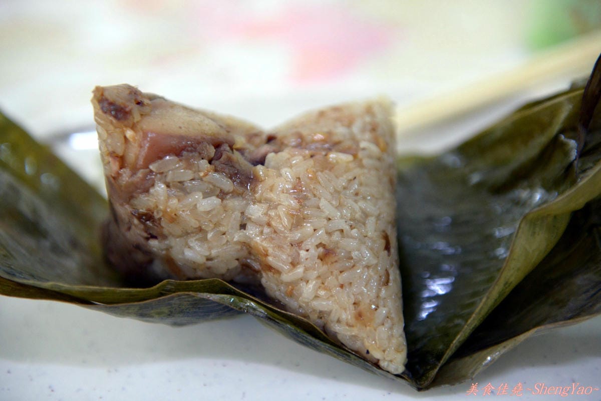 [台中清水]古早味粿 粿之世家 – 肉粽料多實在,粿類皮Q餡飽滿。