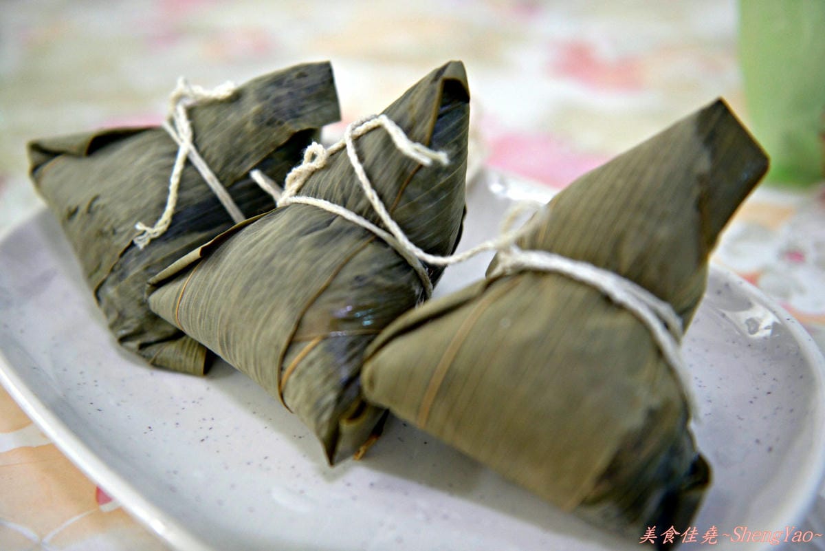 [台中清水]古早味粿 粿之世家 – 肉粽料多實在,粿類皮Q餡飽滿。