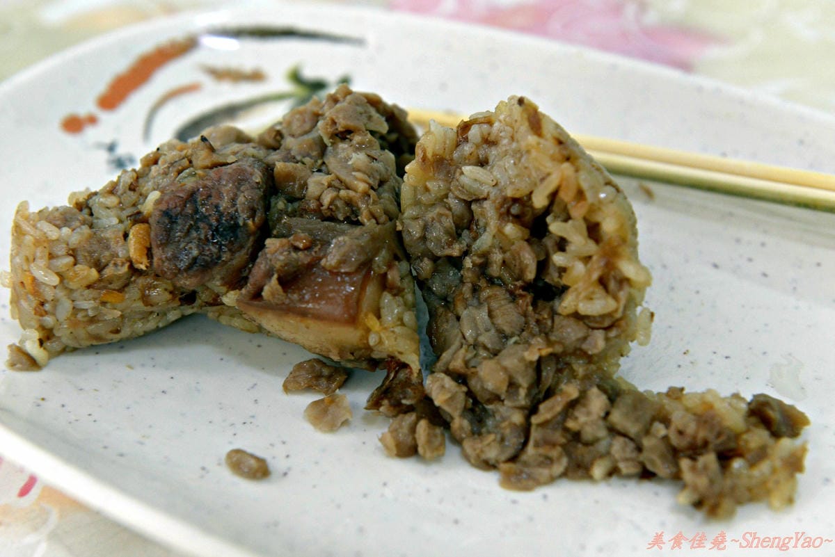 [台中清水]古早味粿 粿之世家 – 肉粽料多實在,粿類皮Q餡飽滿。