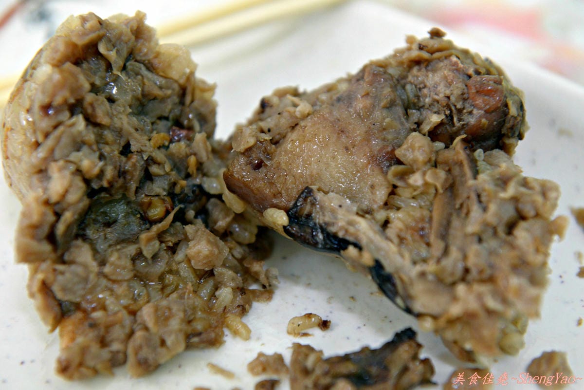 [台中清水]古早味粿 粿之世家 – 肉粽料多實在,粿類皮Q餡飽滿。